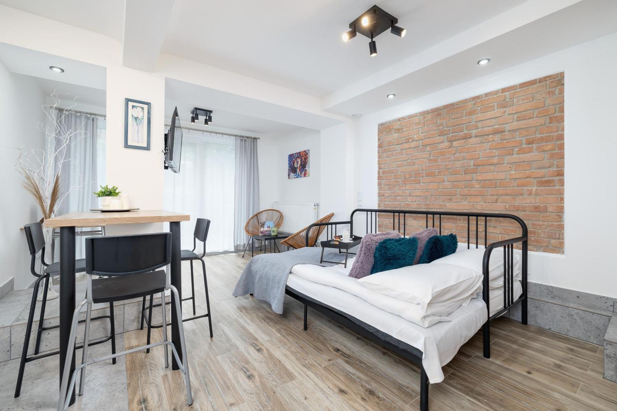 Classic & Elegant Moniuszki In By Renters Apartment Krakau