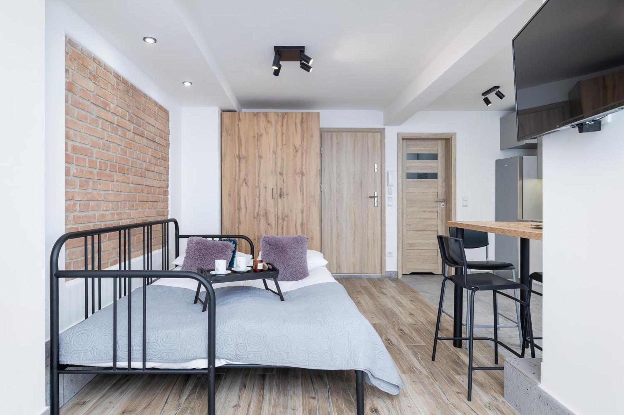 Classic & Elegant Moniuszki In By Renters Apartment Krakau