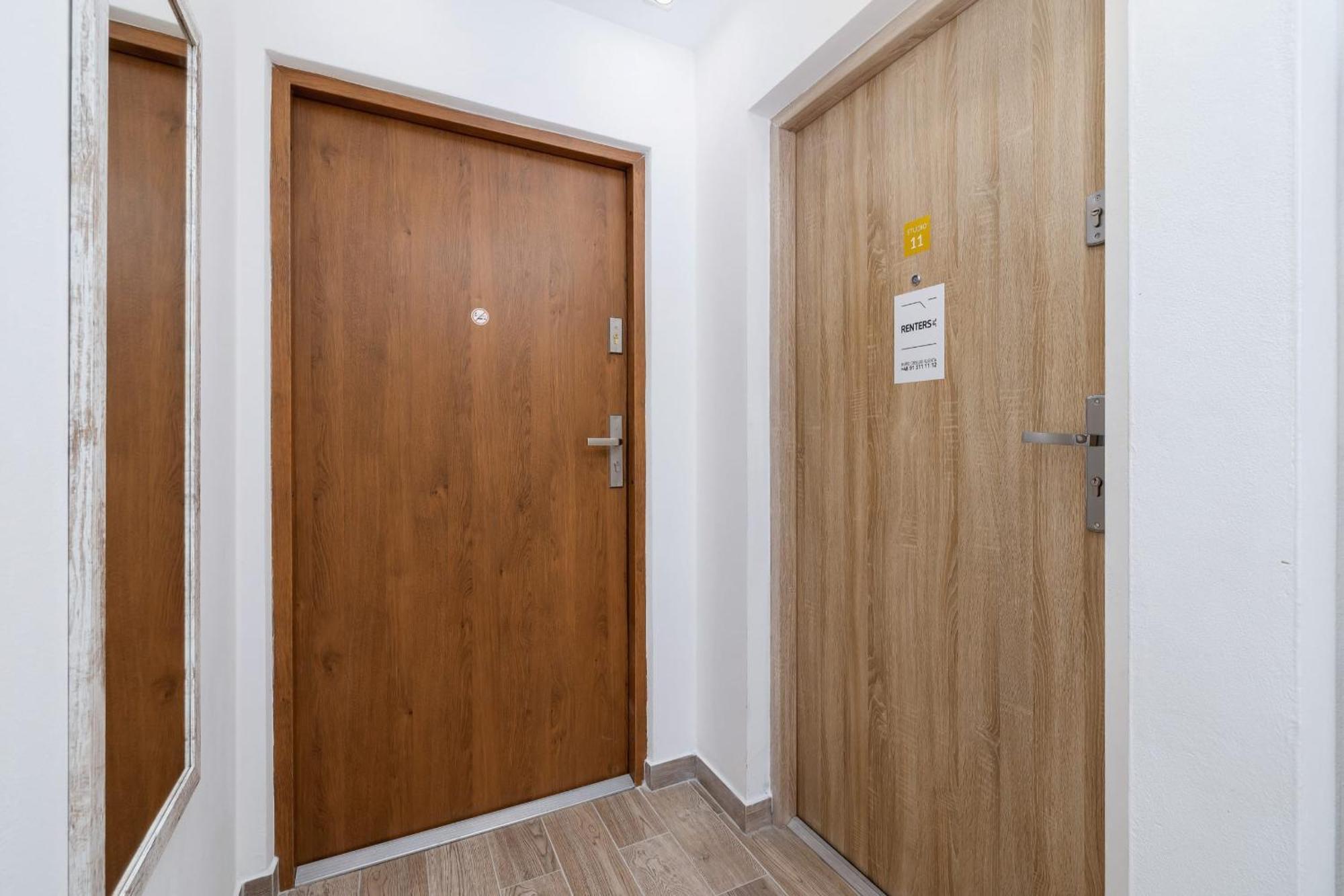 Classic & Elegant Moniuszki In By Renters Apartment *